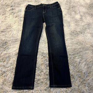 Like new simply Vera Wang dark wash mid rise capri